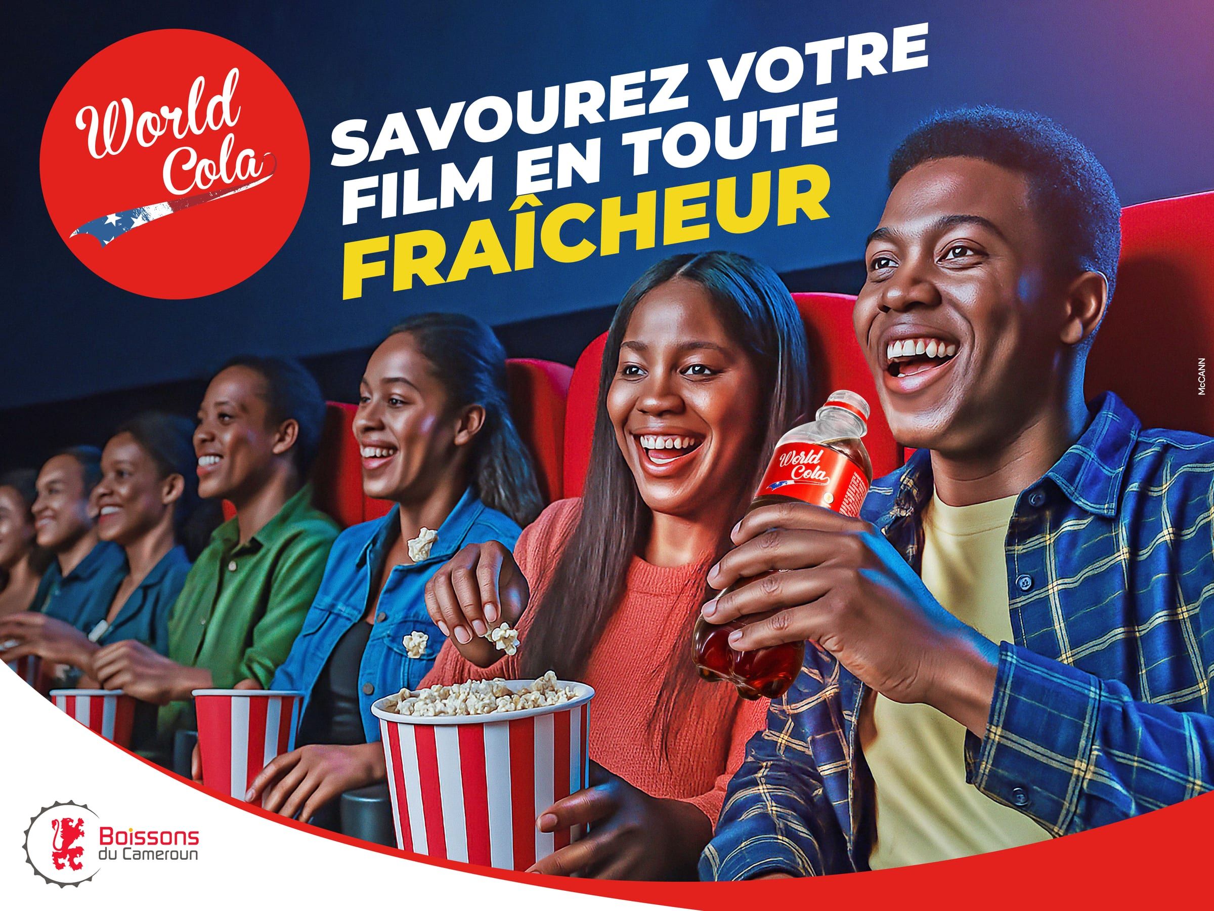 Habillage 400x300 cm « Savourez votre film en toute fraîcheur » : des spectateurs rient dans une salle de cinéma, pop-corn et World Cola en main.